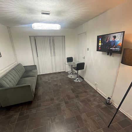 New! 4 Bedroom London House With Garden And Lawn المظهر الخارجي الصورة