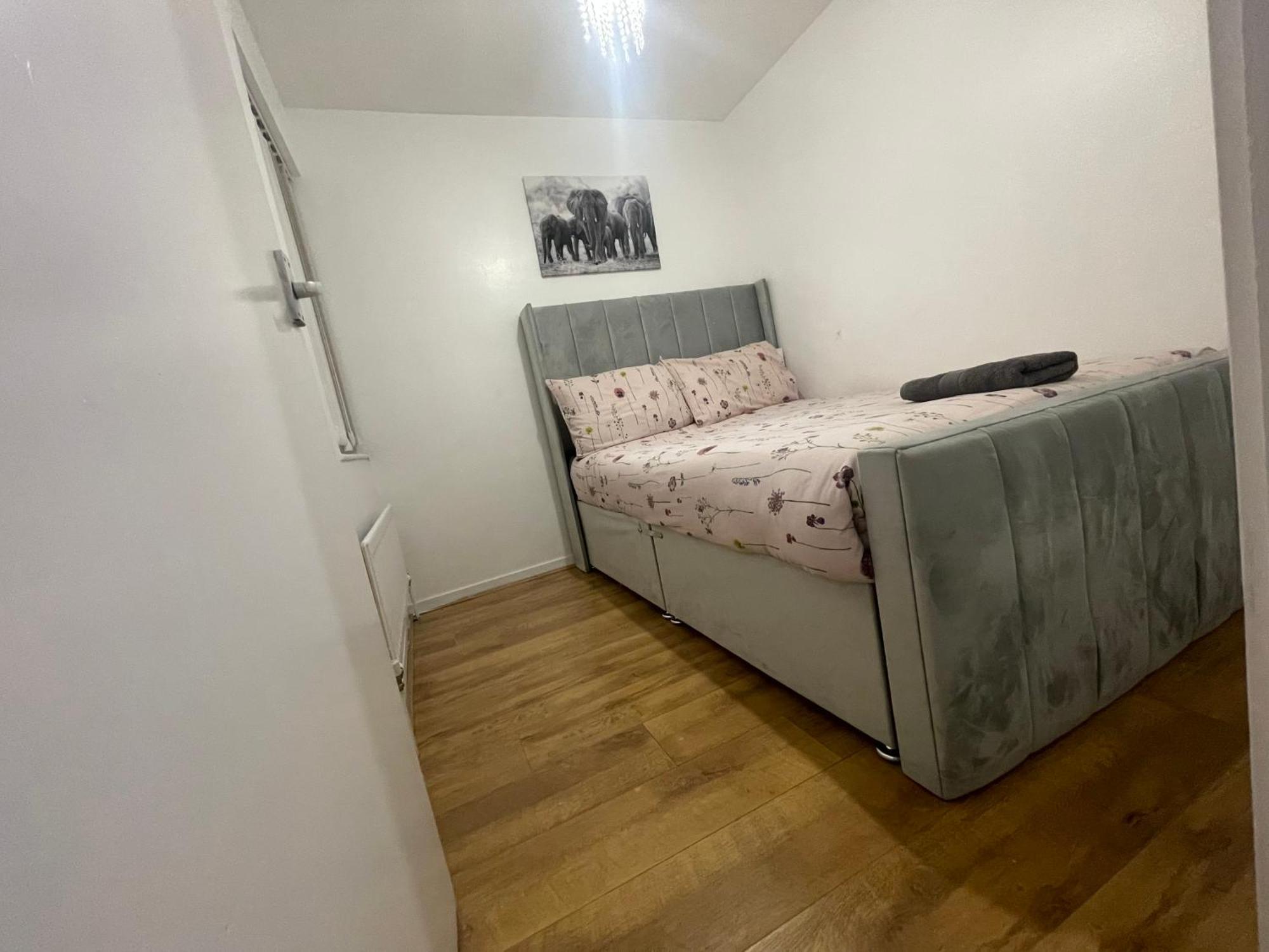 New! 4 Bedroom London House With Garden And Lawn المظهر الخارجي الصورة